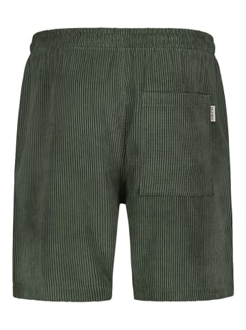 Authentic Style Cordshorts in Grün