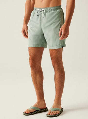 Regatta Badeshorts "Mackleyna" in Grün