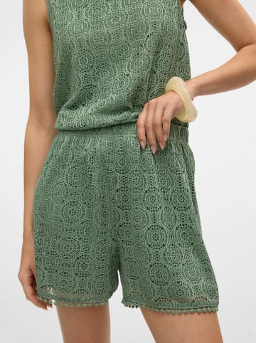 Vero Moda Shorts in Grün