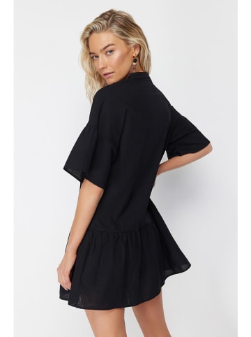trendyol Kleid in Schwarz