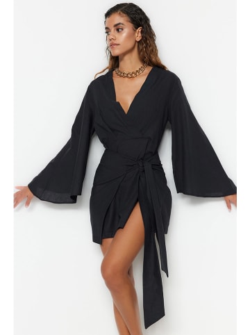 trendyol Kleid in Schwarz