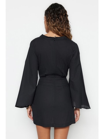 trendyol Kleid in Schwarz