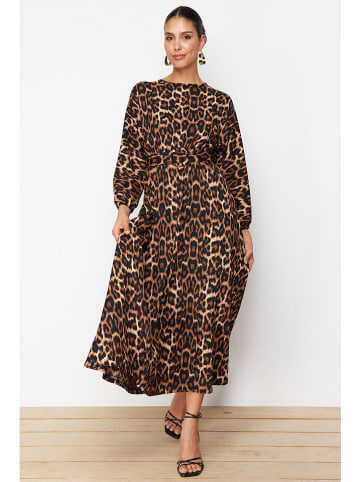 trendyol Kleid in Camel/ Schwarz