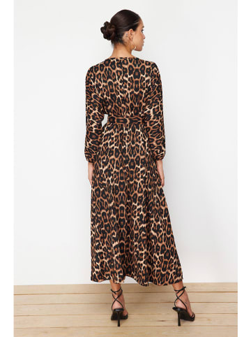 trendyol Kleid in Camel/ Schwarz