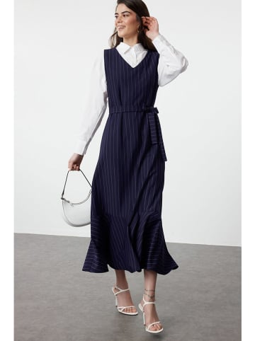 trendyol Kleid in Dunkelblau