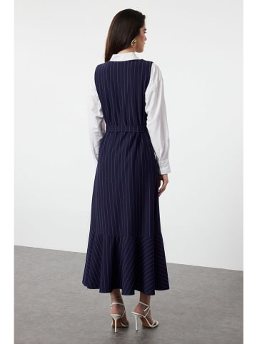 trendyol Kleid in Dunkelblau
