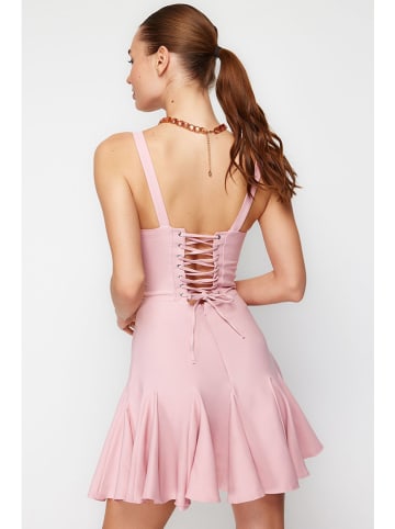 trendyol Kleid in Rosa