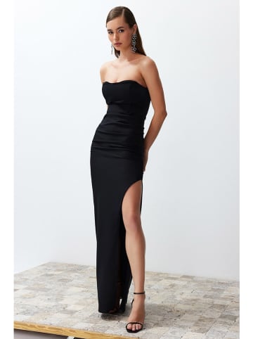 trendyol Kleid in Schwarz