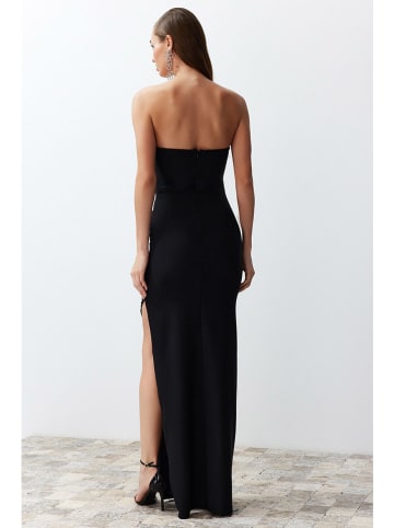 trendyol Kleid in Schwarz