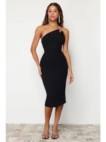 trendyol Kleid in Schwarz