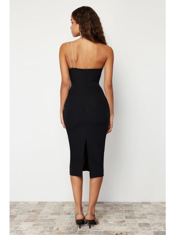 trendyol Kleid in Schwarz