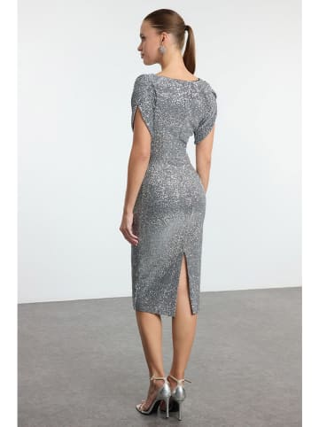 trendyol Paillettenkleid in Grau