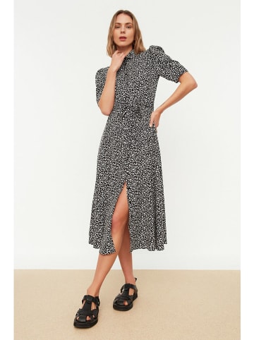 trendyol Kleid in Schwarz/ Creme
