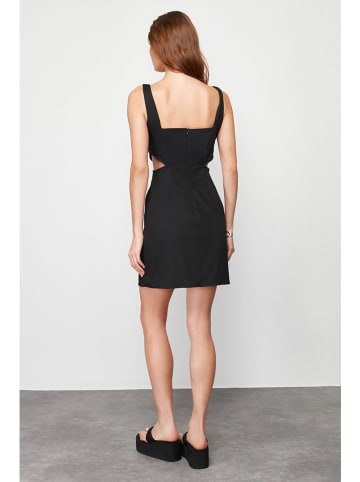 trendyol Kleid in Schwarz
