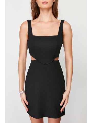 trendyol Kleid in Schwarz