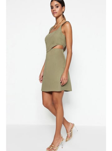trendyol Kleid in Oliv