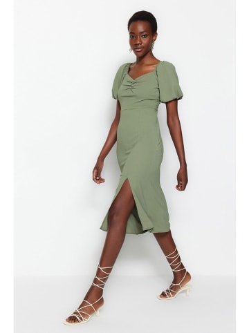 trendyol Kleid in Grün