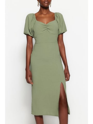 trendyol Kleid in Grün