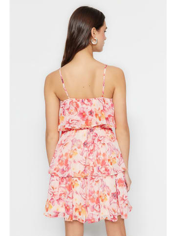 trendyol Kleid in Rosé