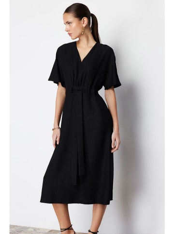 trendyol Kleid in Schwarz