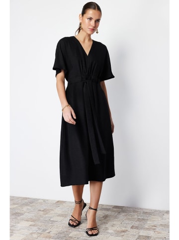 trendyol Kleid in Schwarz