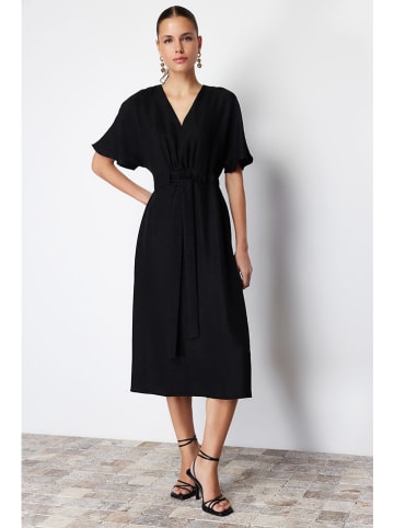 trendyol Kleid in Schwarz