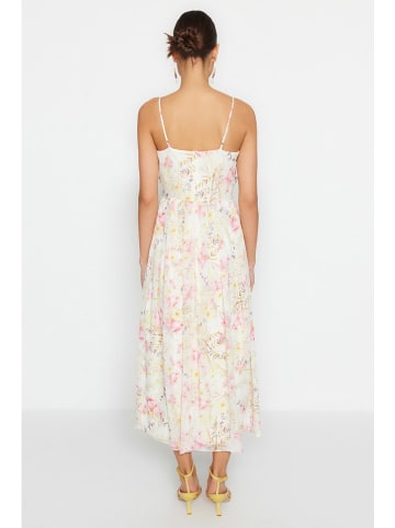 trendyol Sukienka w kolorze kremowo-jasnoróżowym