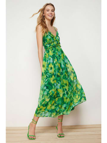 trendyol Kleid in Grün