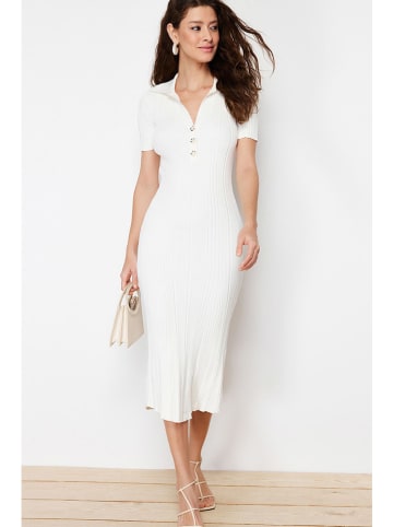 trendyol Kleid in Weiß