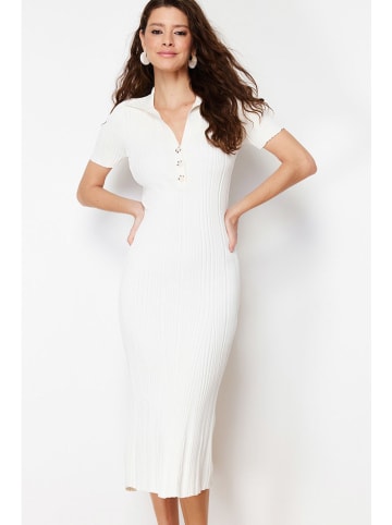 trendyol Kleid in Weiß