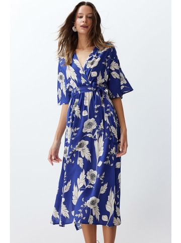 trendyol Kleid in Blau/ Weiß