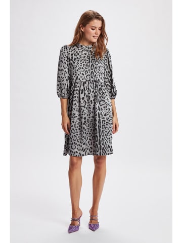 NÜMPH Kleid in Grau