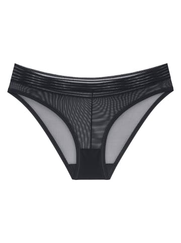 Triumph Slips "Tempting Sheer" in Schwarz