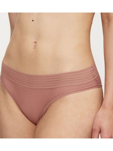 Triumph Slips "Tempting Sheer" in Beige