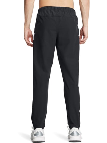 Under Armour Trainingshosen in Schwarz