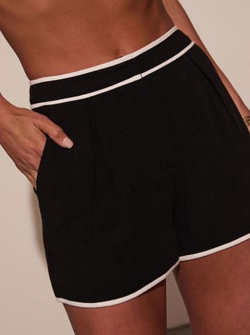 Milan Kiss Shorts in Schwarz