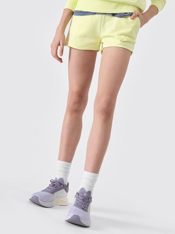 4F Shorts in Gelb