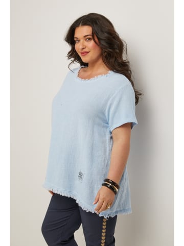 Curvy Lady Bluzka w kolorze błękitnym
