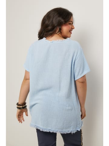 Curvy Lady Bluse in Hellblau