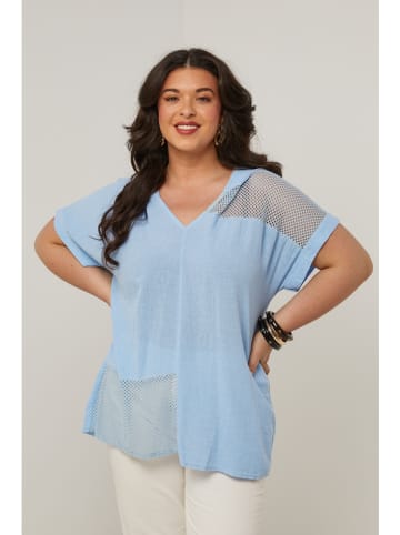 Curvy Lady Bluse in Hellblau