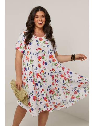 Curvy Lady Kleid in Weiß