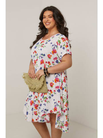 Curvy Lady Kleid in Weiß