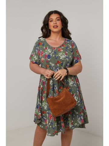 Curvy Lady Sukienka w kolorze khaki