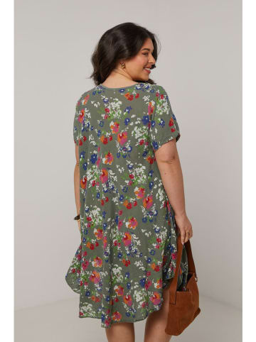 Curvy Lady Sukienka w kolorze khaki