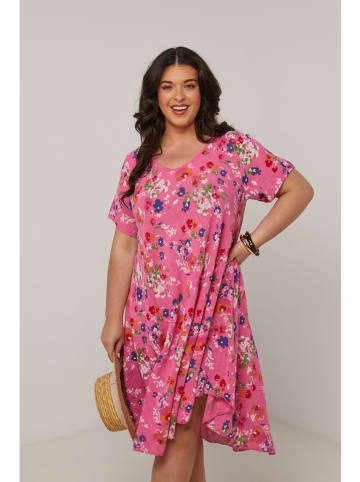 Curvy Lady Kleid in Pink