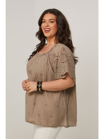 Curvy Lady Bluse in Hellbraun