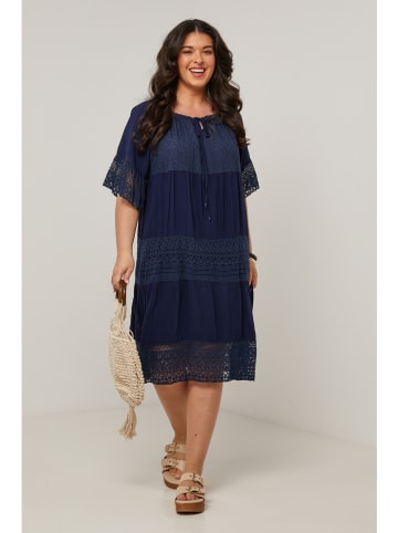 Curvy Lady Kleid in Dunkelblau