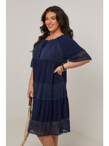 Curvy Lady Kleid in Dunkelblau