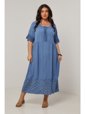 Curvy Lady Kleid in Blau