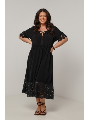 Curvy Lady Kleid in Schwarz